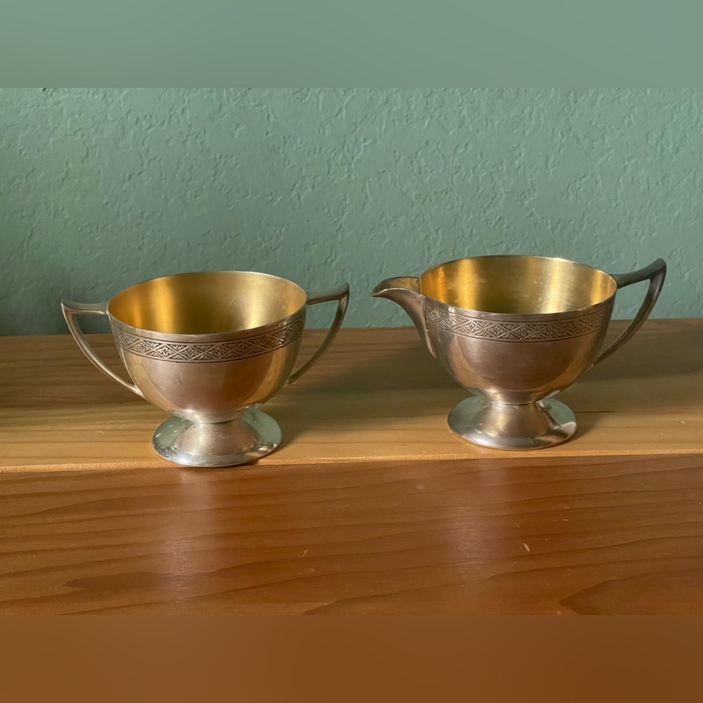 Vintage Meriden International silver creamer and sugar bowl Silver plated D=3.5”